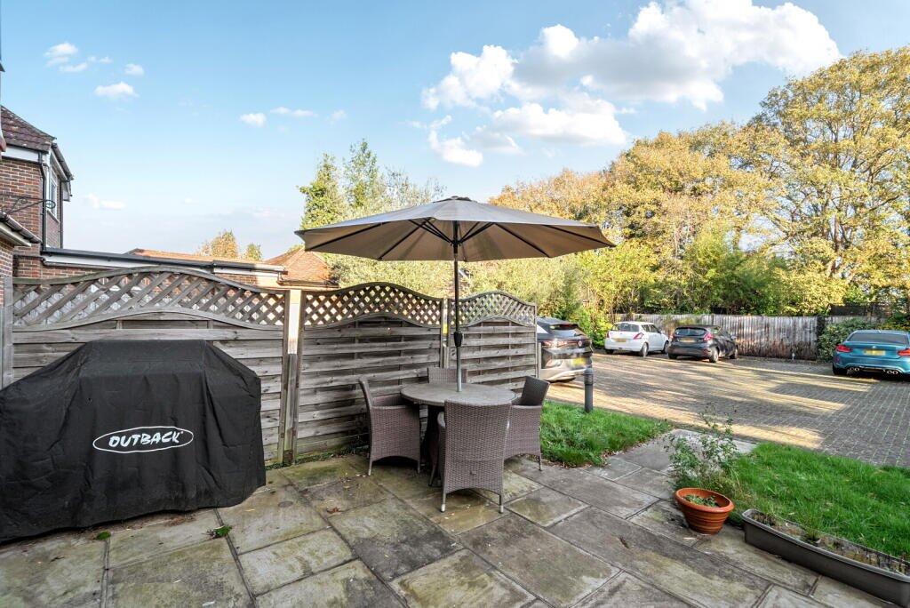 Apartment in Runnymede, Surrey - View 4