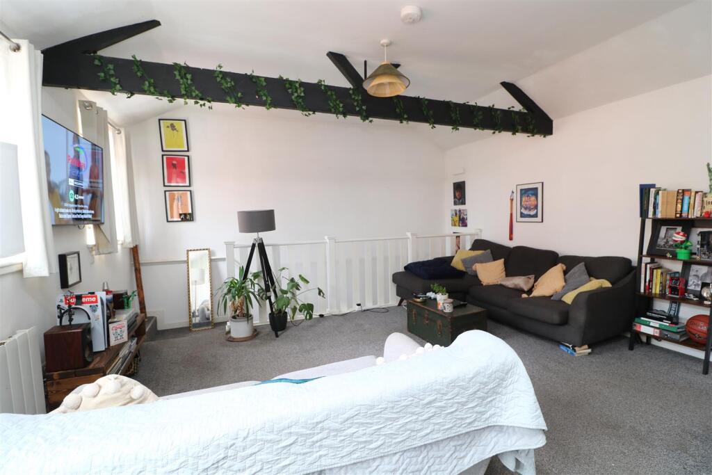 Roundstone Court, Trowbridge photo 5