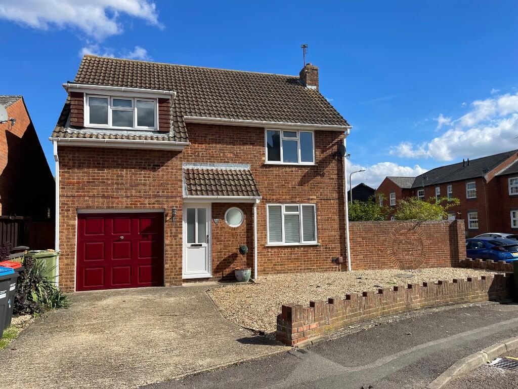 Main image of property: Castle Meadow Close, Newport Pagnell, Buckinghamshire, MK16