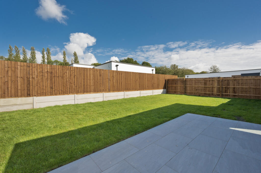 Wexham Street, Stoke Poges, Buckinghamshire, SL3 - View 2