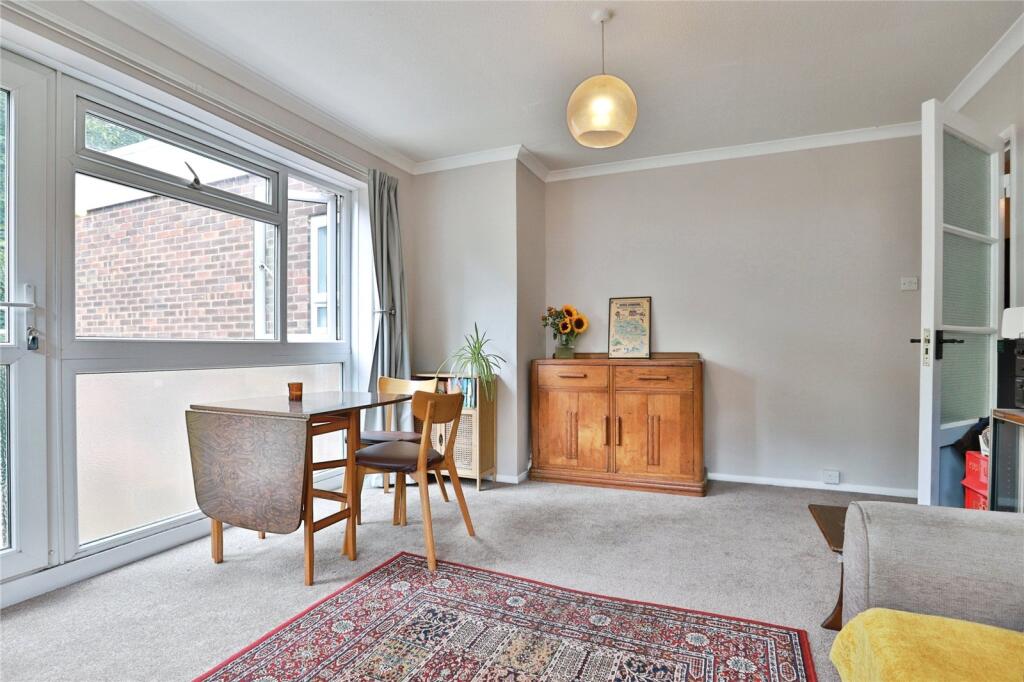 Apartment in Poole - More