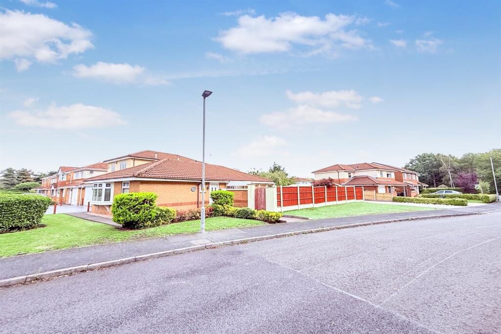 Garwood Close, Westbrook, Warrington, WA5  8TQ photo 2