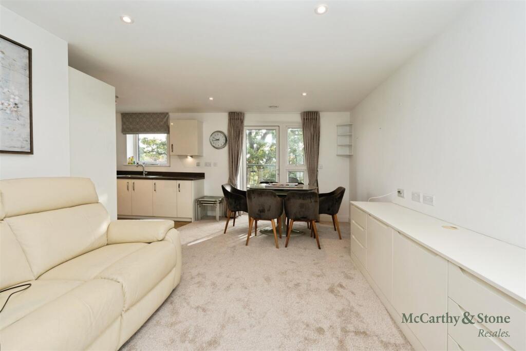 Goldwyn House, Studio Way, Borehamwood photo 4