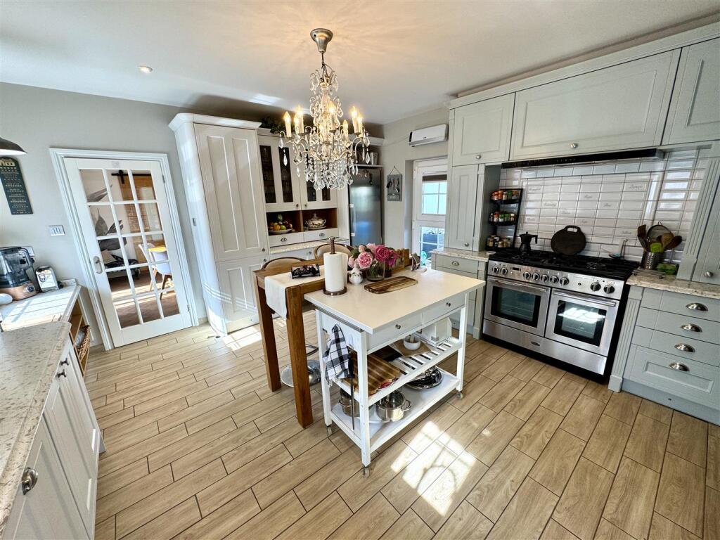 House in Newport - View 3