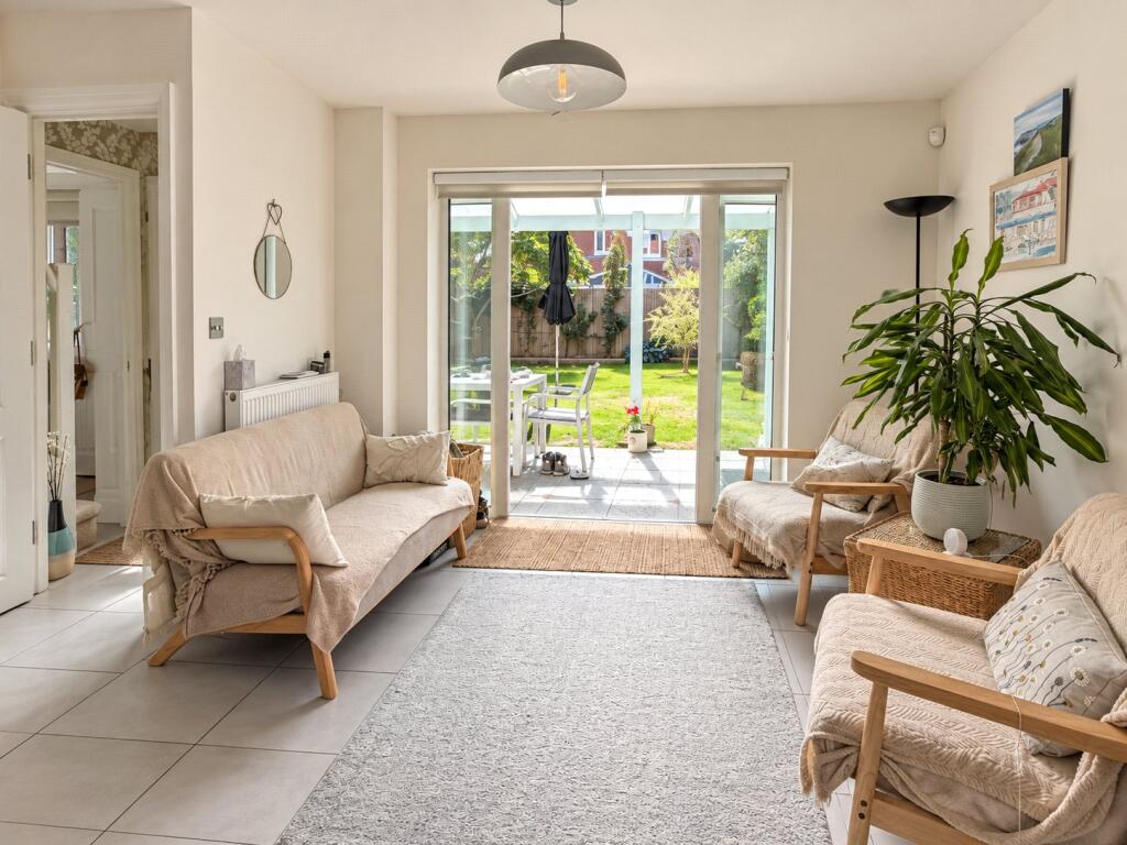 House in Wealden, Hailsham - More