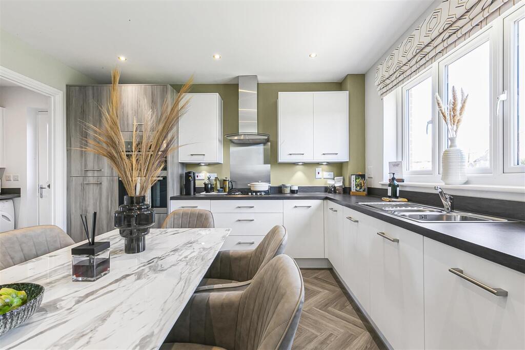 House in Waltham Cross, Goffs Oak - More