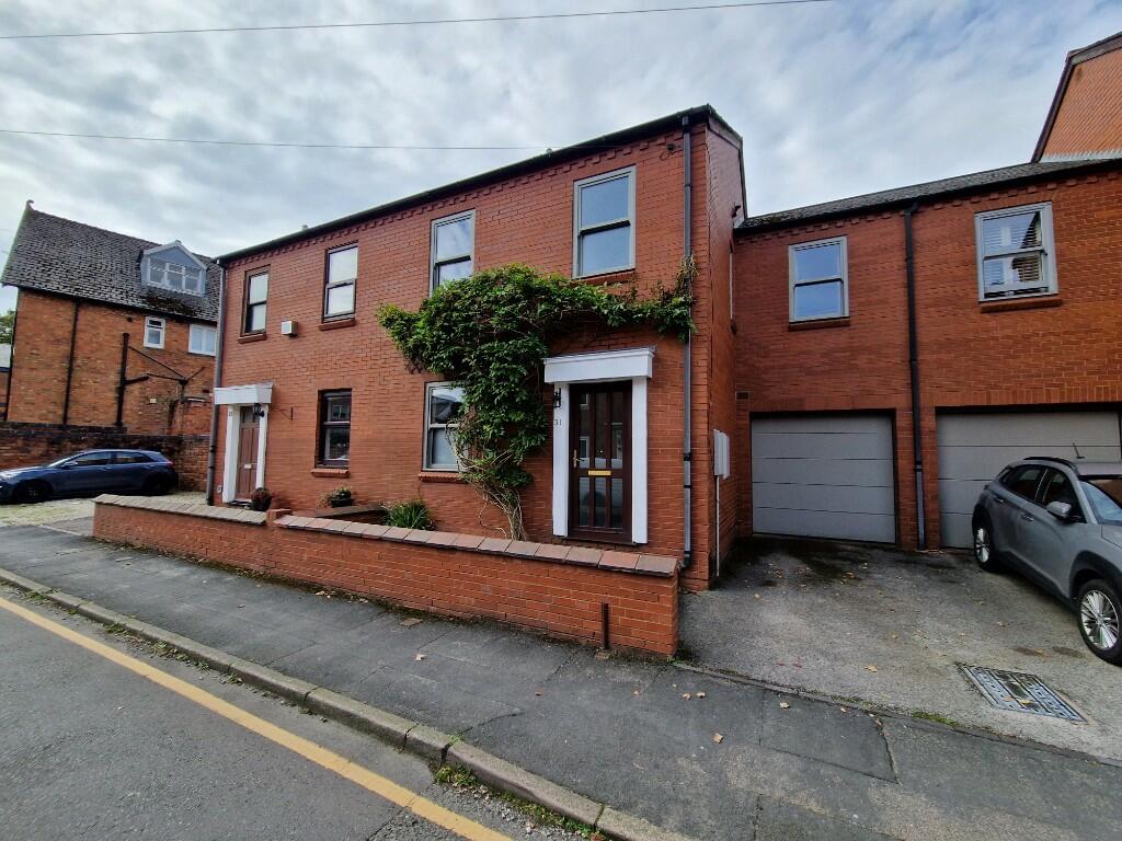 Main image of property: 31 Bull Street, Birmingham, B17 0HH