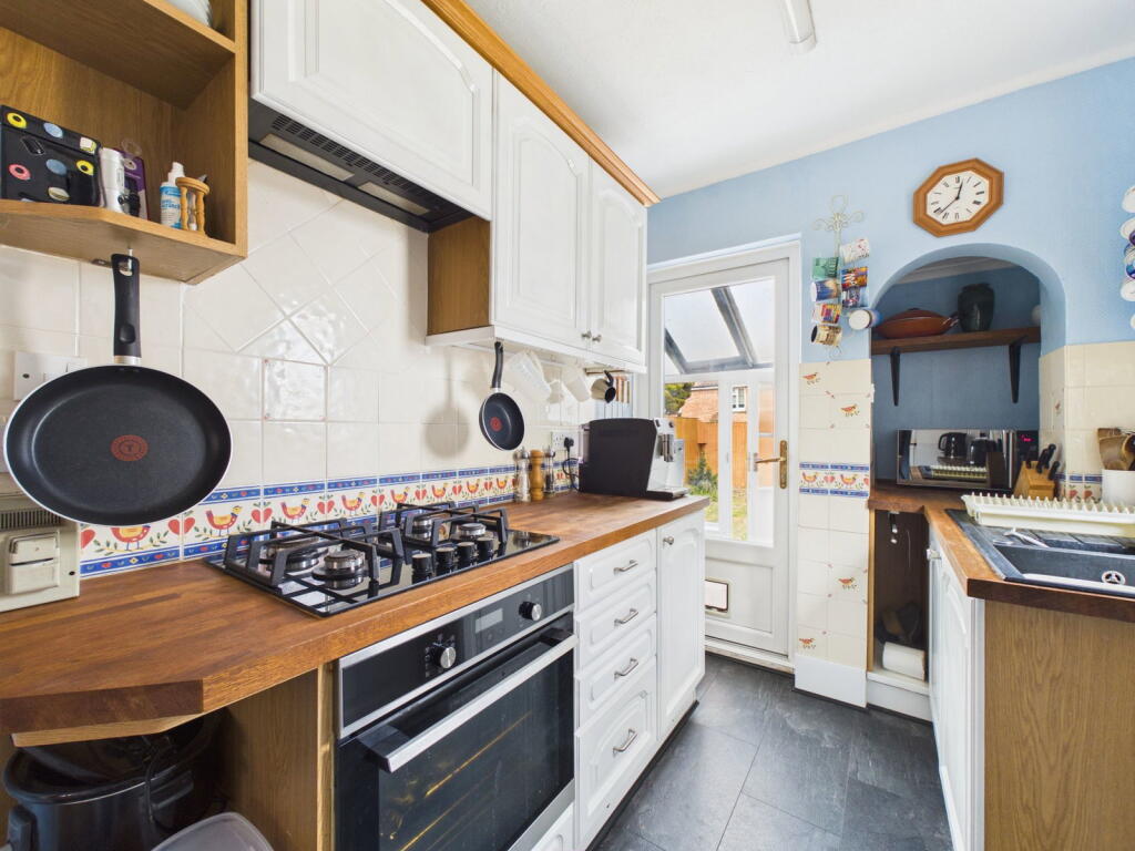 House in Worthing, Broadwater - More