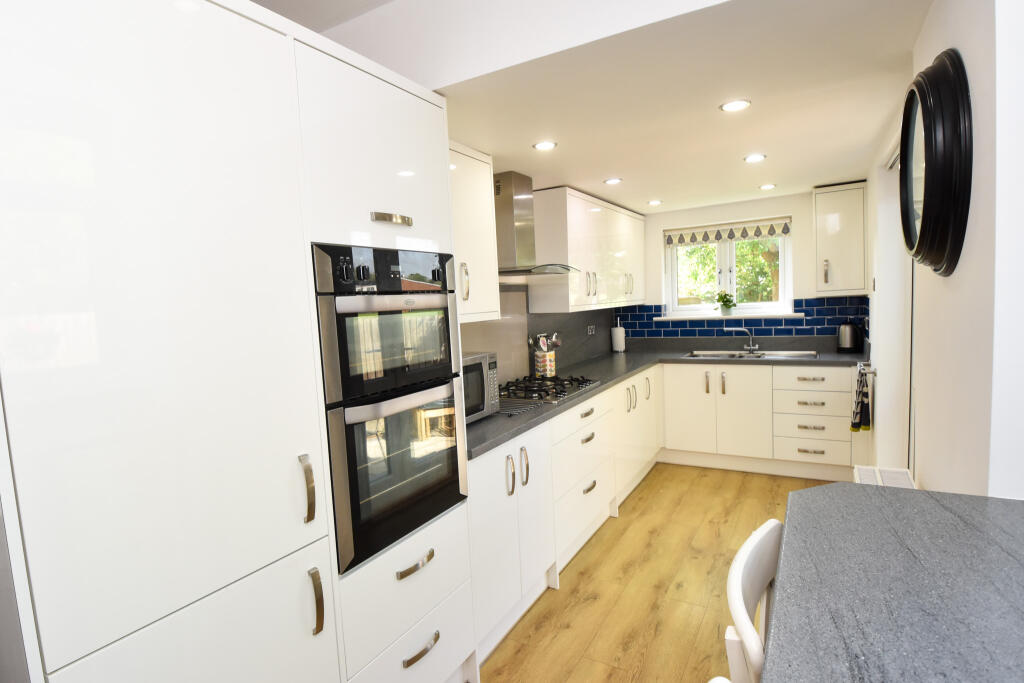 Bowfell Road, Urmston, M41 photo 4