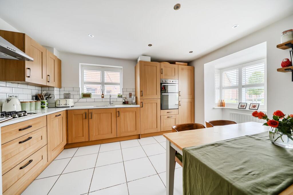 House in Flitwick, Steppingley Gardens, Central Bedfordshire - View 3