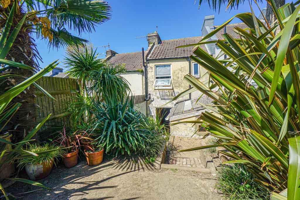Offa Road, Hastings - Daugiau