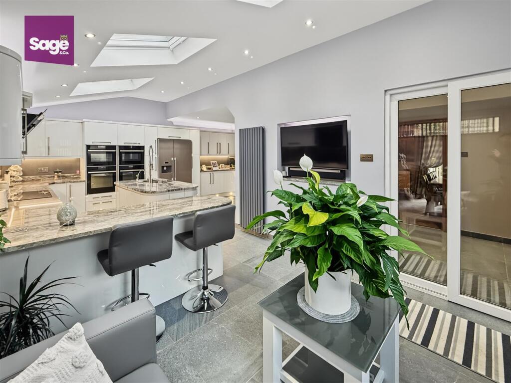 House in Newport - View 4