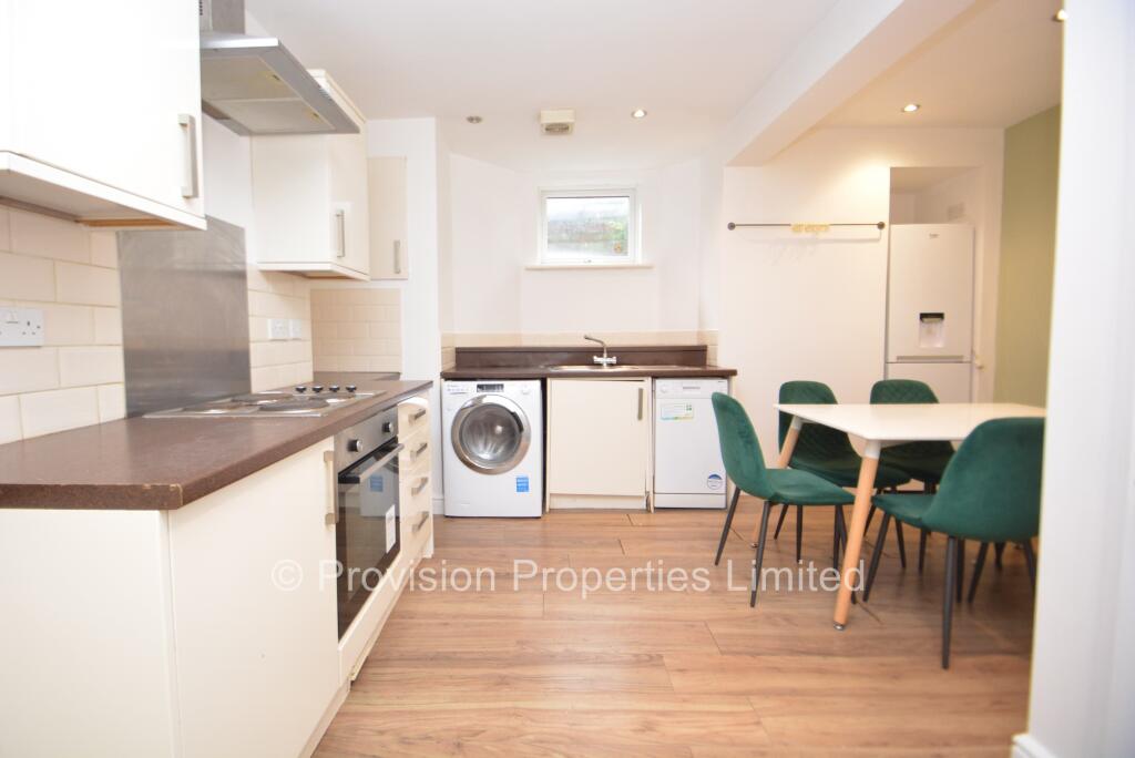 6 bedroom terraced house for rent
