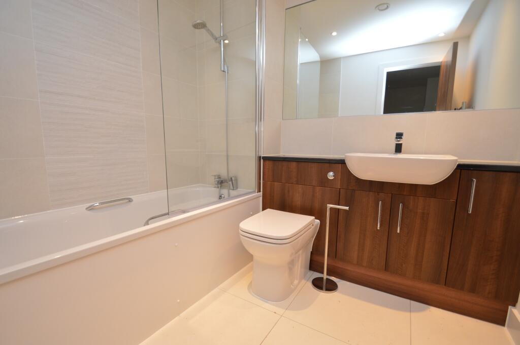 Apartment in Reading - View 4