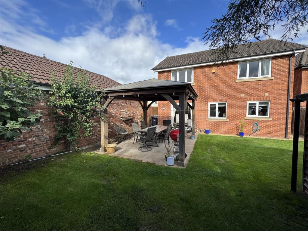 House in Huddersfield, Clayton West - View 2