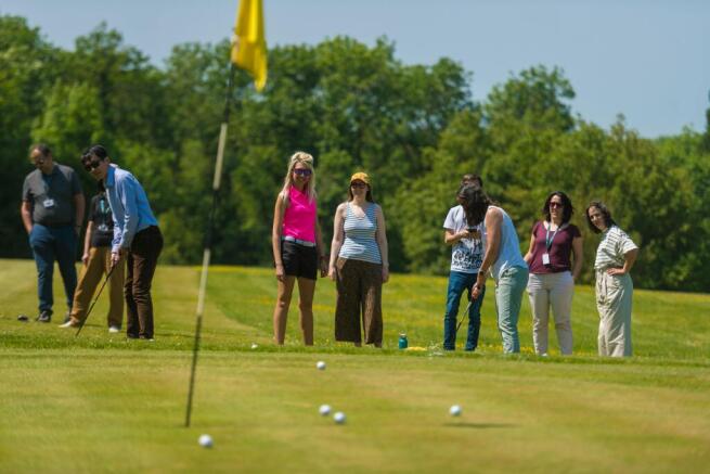 CRP_B900_Brochure_Images_Golf.jpg