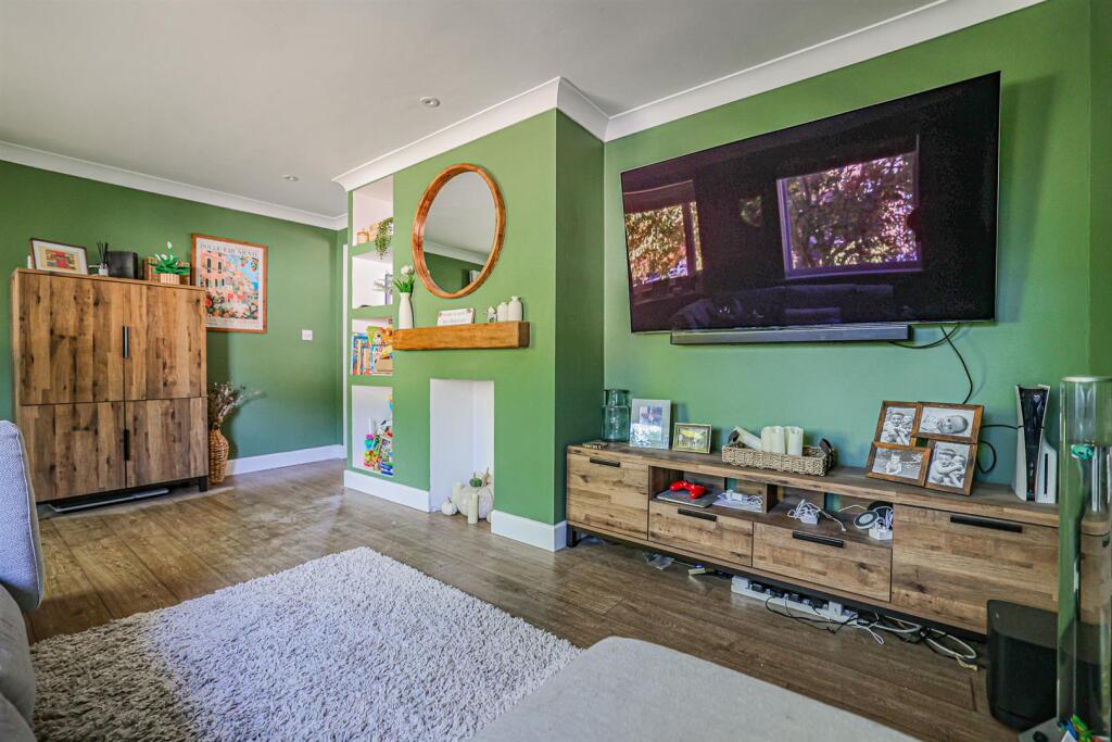 House in Dacorum, Gadebridge - More