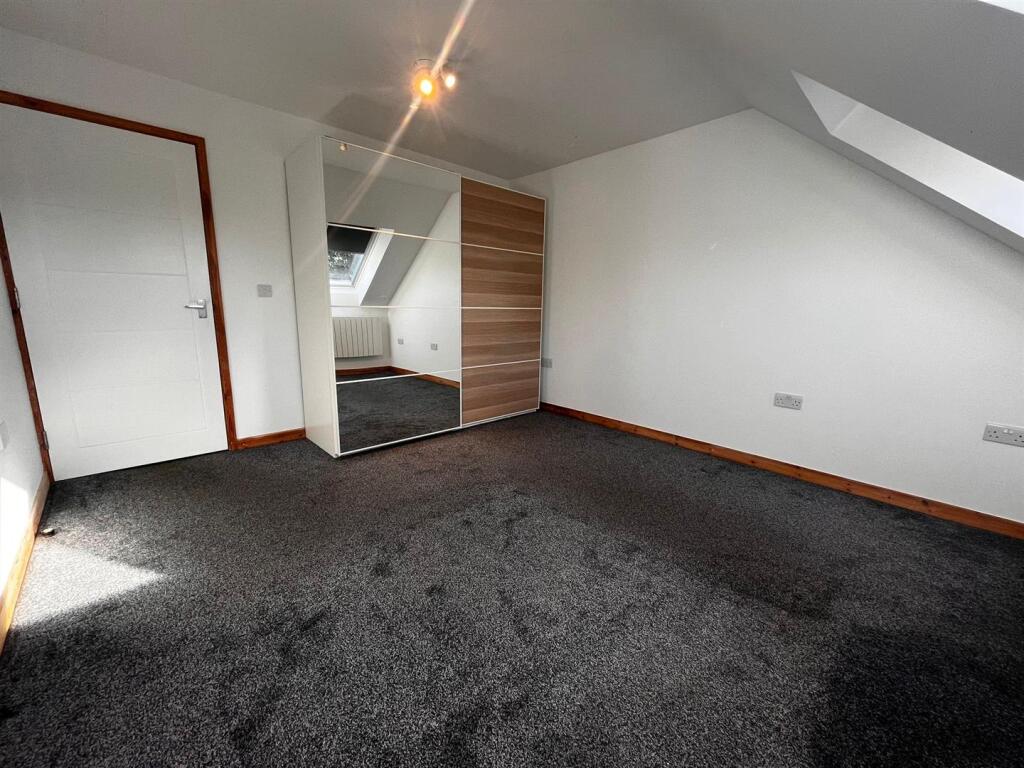 Strawmead, Hatfield photo 5