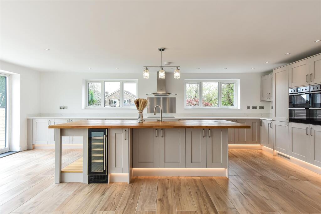 House in East Hampshire, Horndean - More