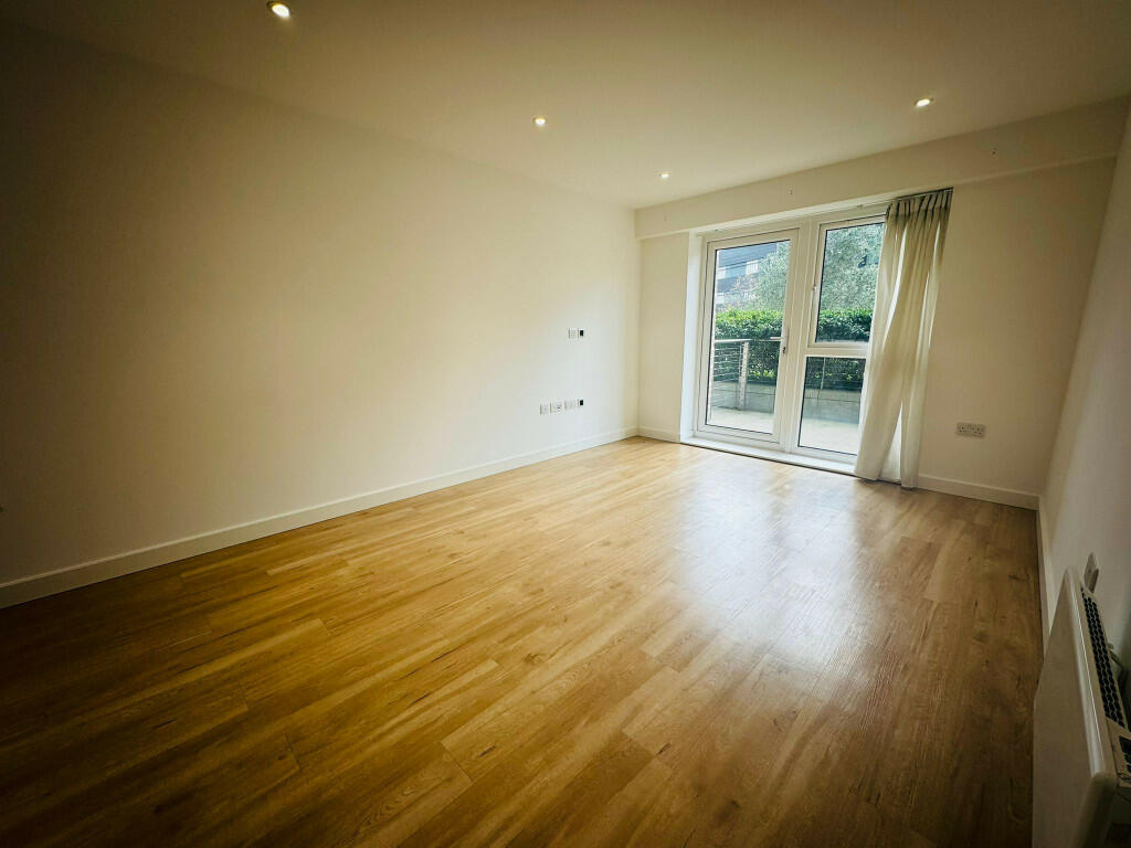 Castleton House, 26 Aerodrome Road, London, NW9 photo 3