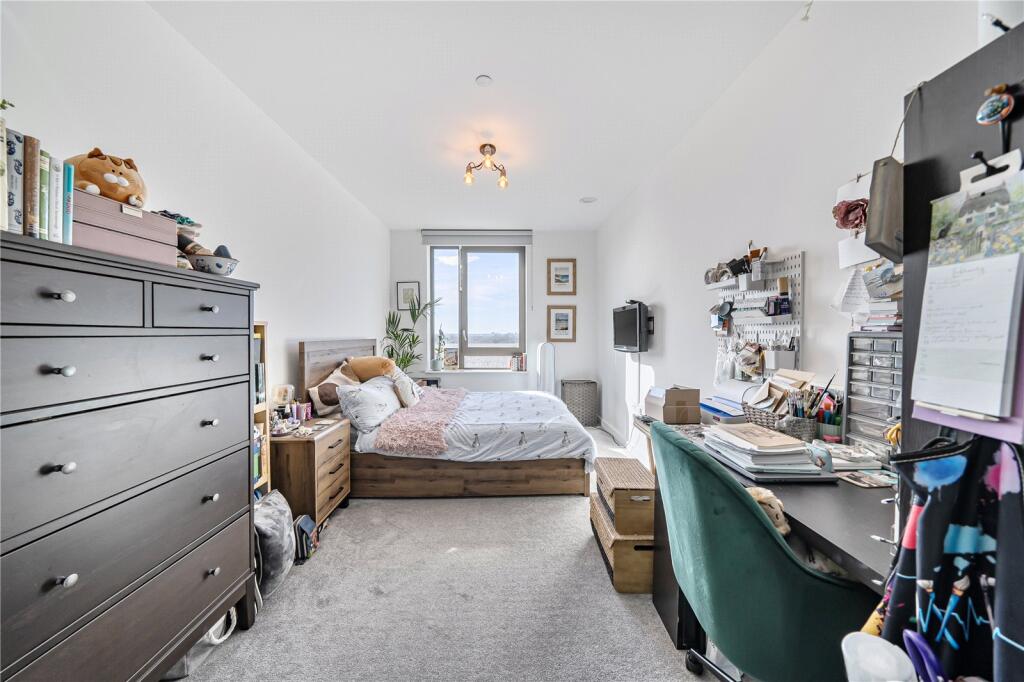Apartment in Southall - View 4