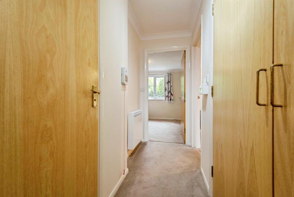 Apartment in North Hertfordshire, Royston - View 2