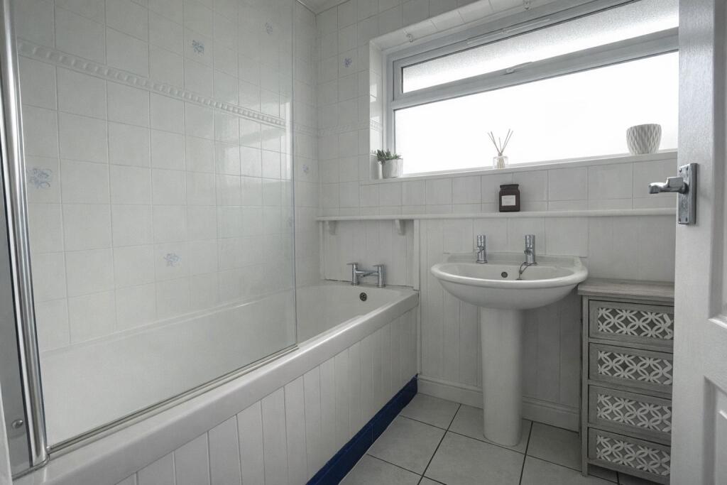 House in Gillingham, Medway - More