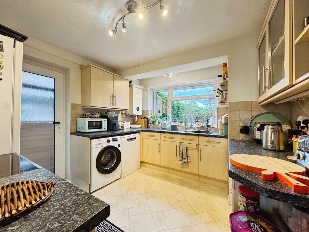 Damask Way, Warminster, BA12 photo 4