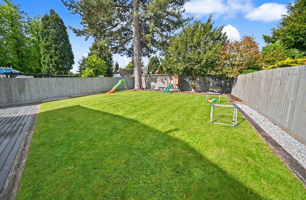 17, Chatsworth Gardens, Tettenhall, Wolverhampton, West Midlands, WV6 photo 4
