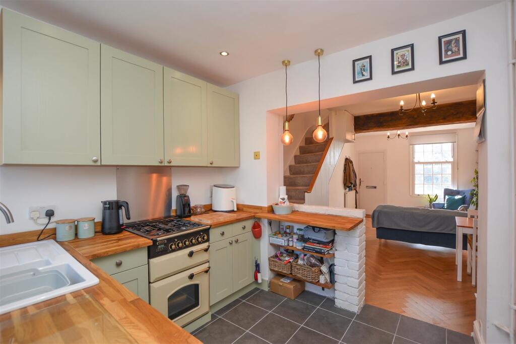 House in Brentwood, Navestock Side, Coxtie Green - View 4