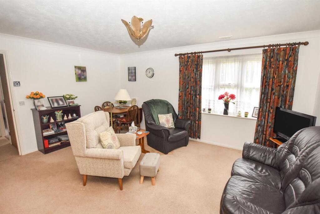 Tutors Way, South Woodham Ferrers, Chelmsford photo 3