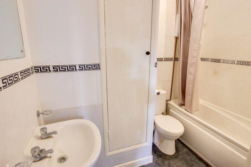 Apartment in Westbury, Leigh Park - View 5