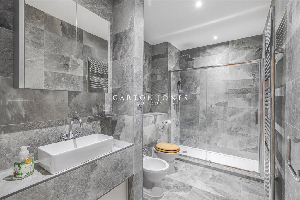 Apartment in London - More