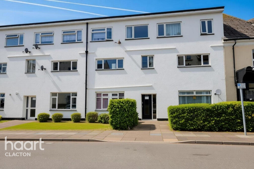 3-bed flat on Beach Road, Clacton-On-Sea, £130,000