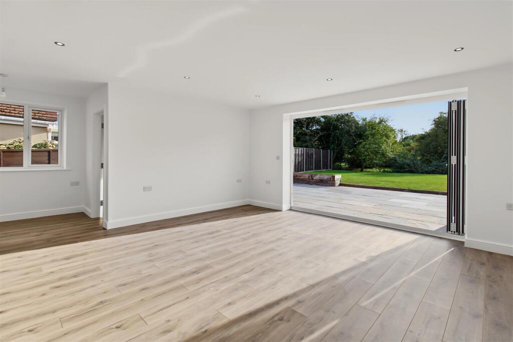 Contemporary Fully Refurbished Bungalow on Coronation Road, Clenchwarton photo 4