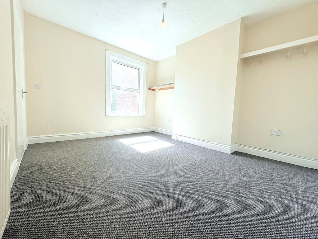House in Kettering, Avondale - More