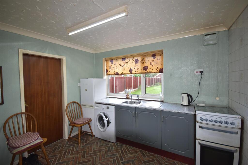 House in Doncaster, Snaith and Cowick - More