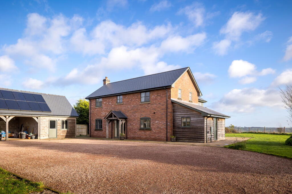 Main image of property: Between Hatfield & Bredenbury,  Herefordshire