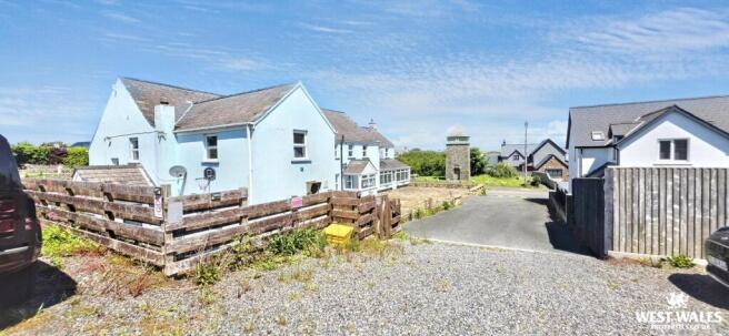 Clock House Driveway.jpg