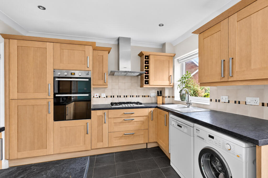 Jerrymoor Hill, Finchampstead, RG40 photo 4