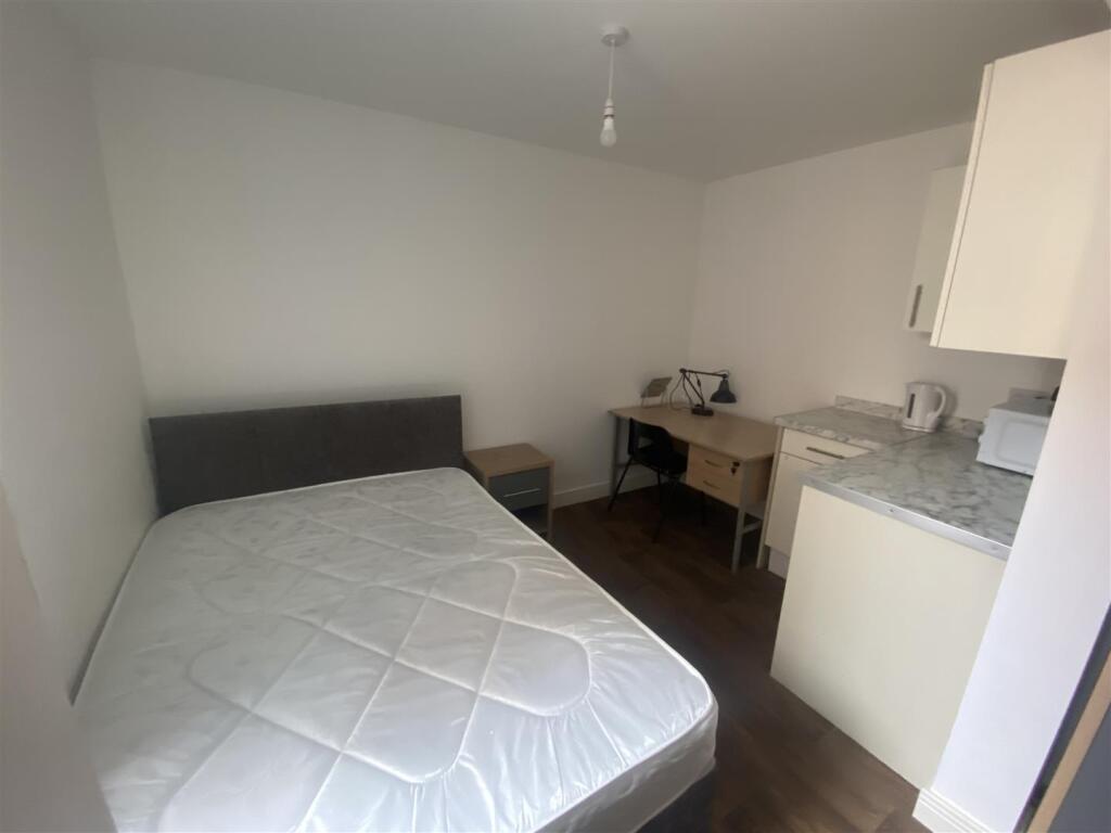 Main image of property: *EN-SUITE ROOM* Woodhouse Road, Mansfield