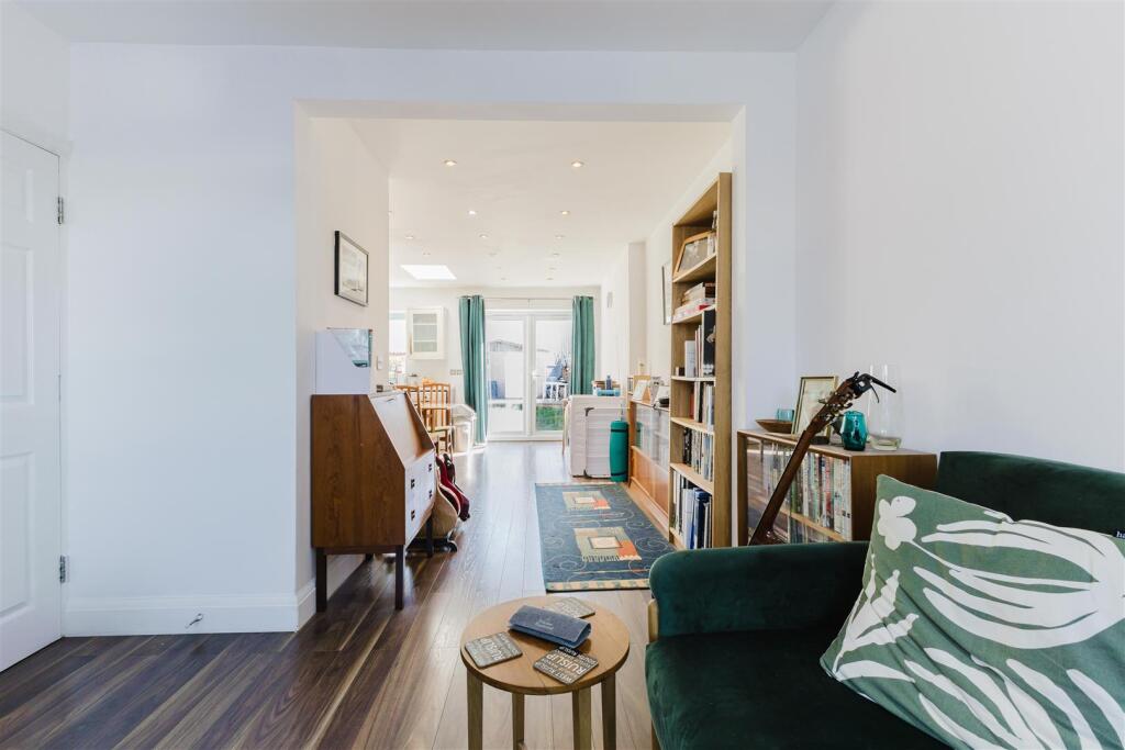 House in Harrow - View 4