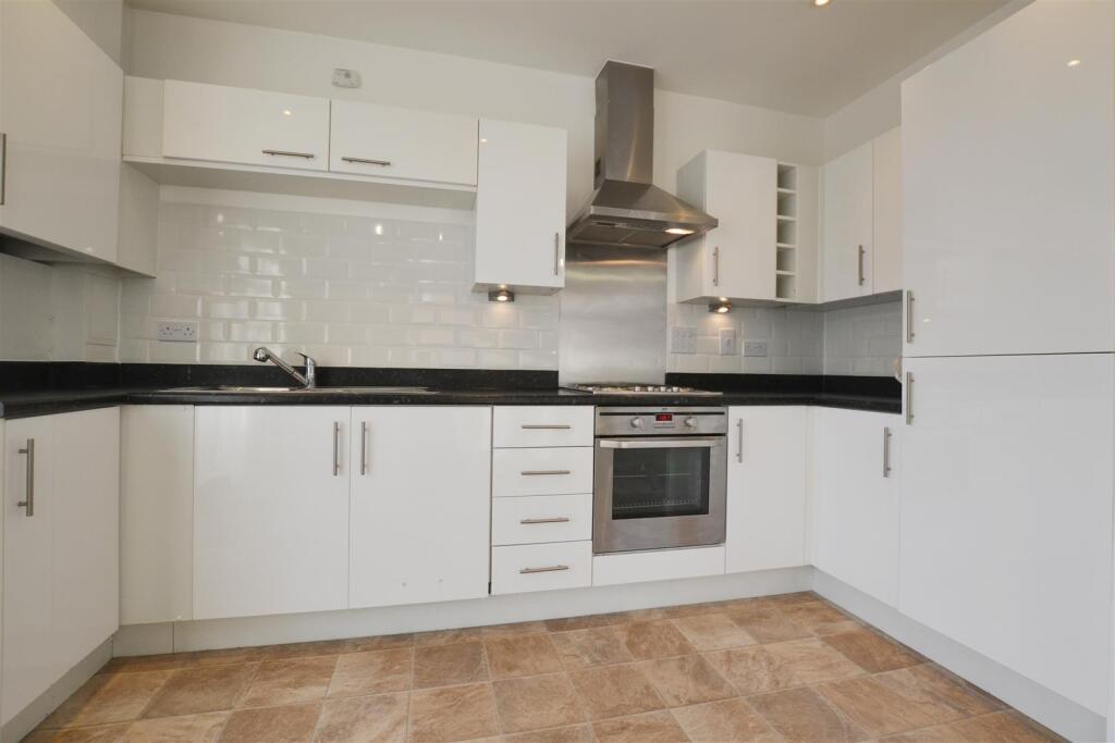 Apartment in London, Yiewsley - View 4