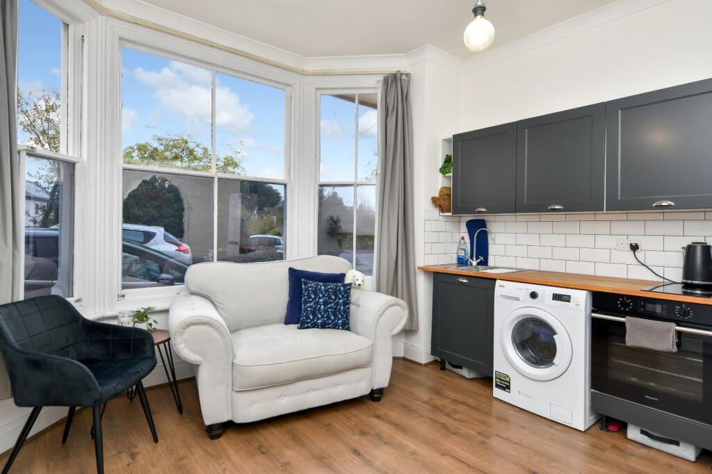 1-bed flat on Ness Road, Shoeburyness, Essex, SS3, £150,000