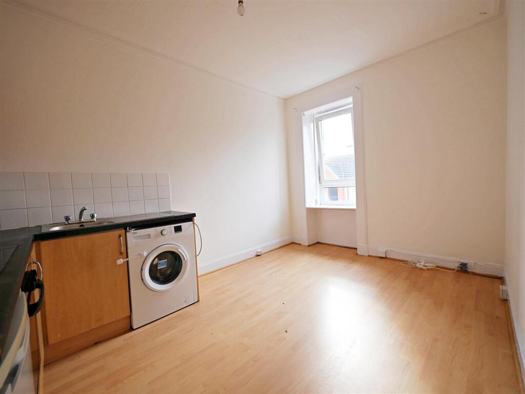 House in Glasgow, East Dunbartonshire - View 2