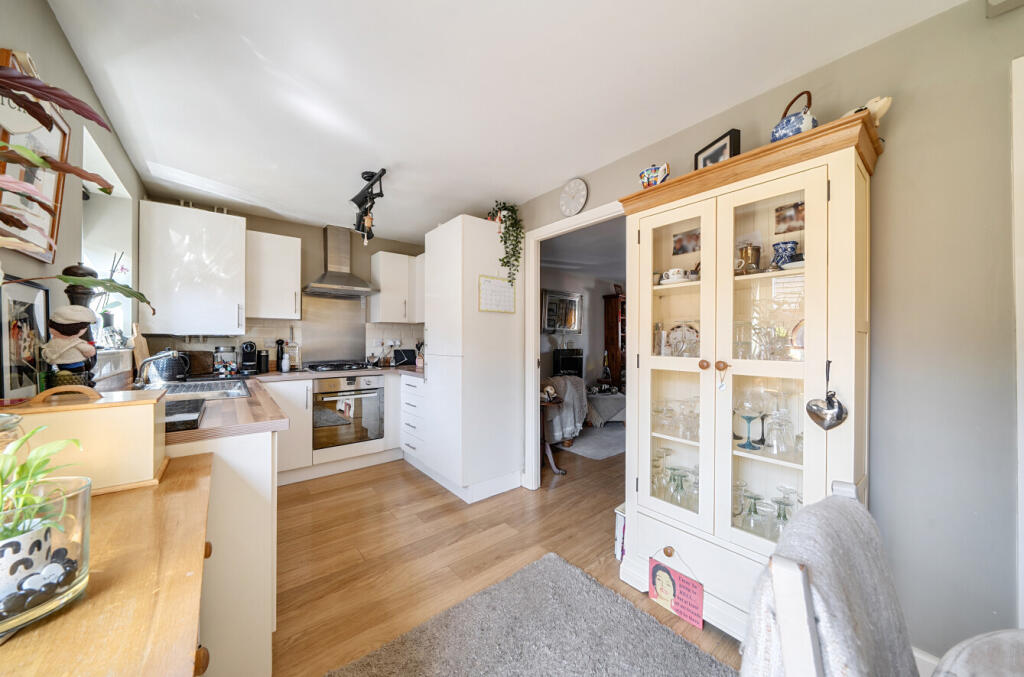 Beauchamp Road, Walton Cardiff, Tewkesbury photo 5
