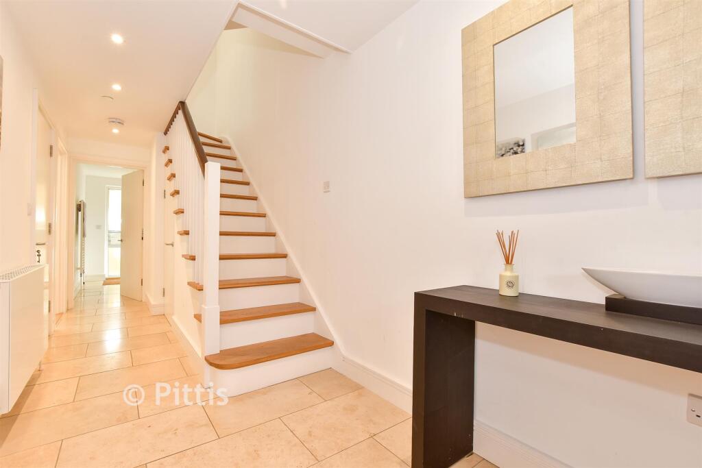House in Cowes, Isle of Wight - View 4