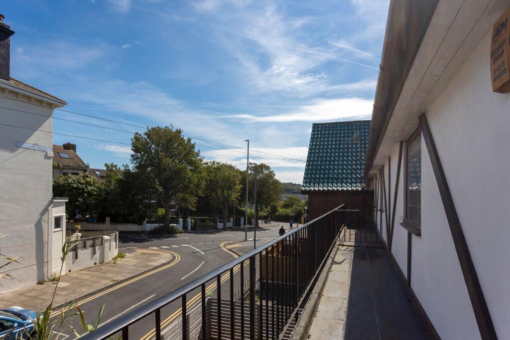 House in Brighton - View 5