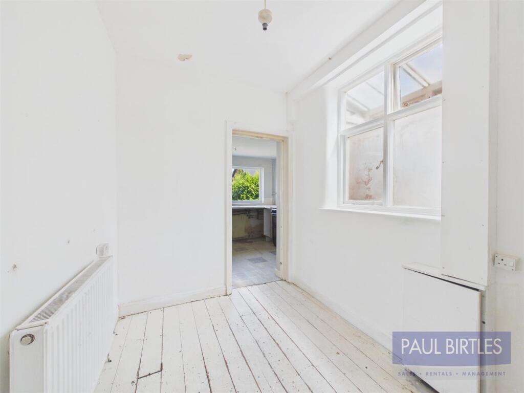 Glenhaven Avenue, Urmston, Trafford, M41 5BN - Więcej