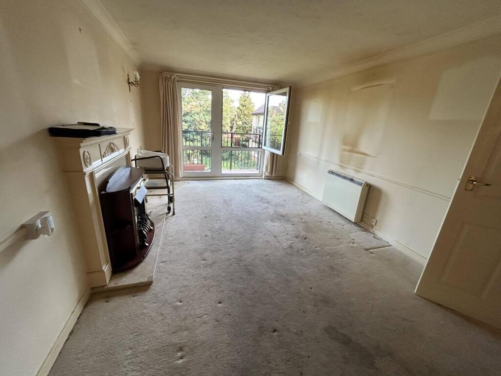 Westwood Court, Village Road, Enfield, EN1 photo 2